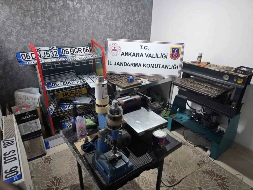 Ankara&rsquo;da resmi belgede sahtecilik yapan şahıs g&ouml;zaltına alındı

