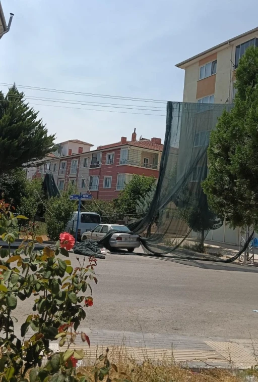 Ankara’da rüzgar sera örtülerini uçurdu
