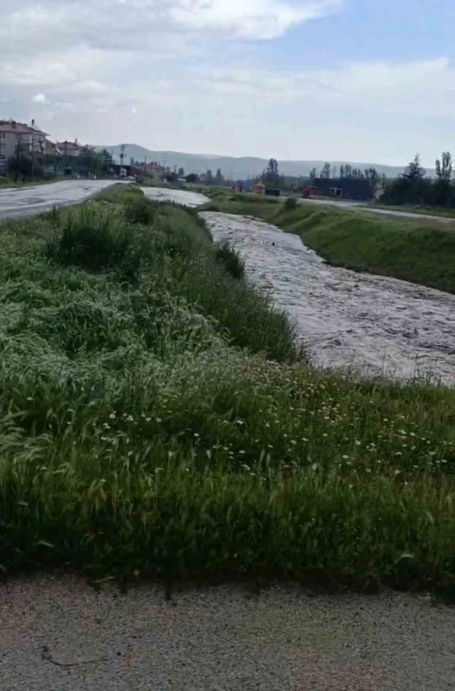 Ankara&rsquo;da sağanak sonrası sel meydana geldi
