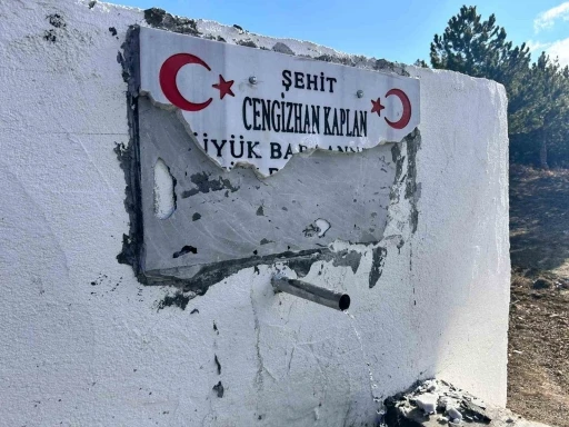 Ankara&rsquo;da şehit anısına yaptırılan hayrat &ccedil;eşmesine zarar verildi: Aile tehdit edildiğini iddia etti
