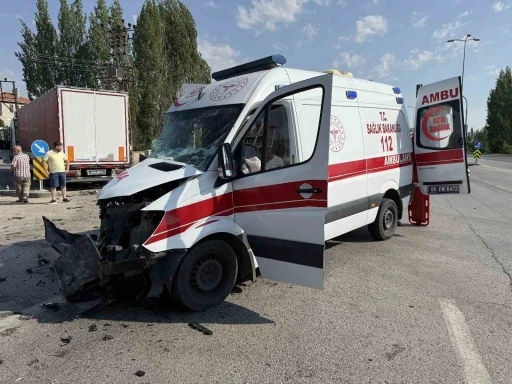 Ankara’da tır ile ambulans çarpıştı: 5 yaralı
