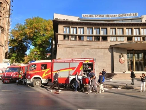 Ankara’da üniversitede duman sızıntısından etkilenen 6 kişi hastaneye kaldırıldı
