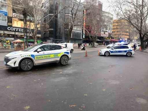 Ankara&rsquo;da yılbaşı: Kızılay ve Tunalı Caddesi başta olmak &uuml;zere &ccedil;ok sayıda yerde g&uuml;venlik &ouml;nemleri alındı
