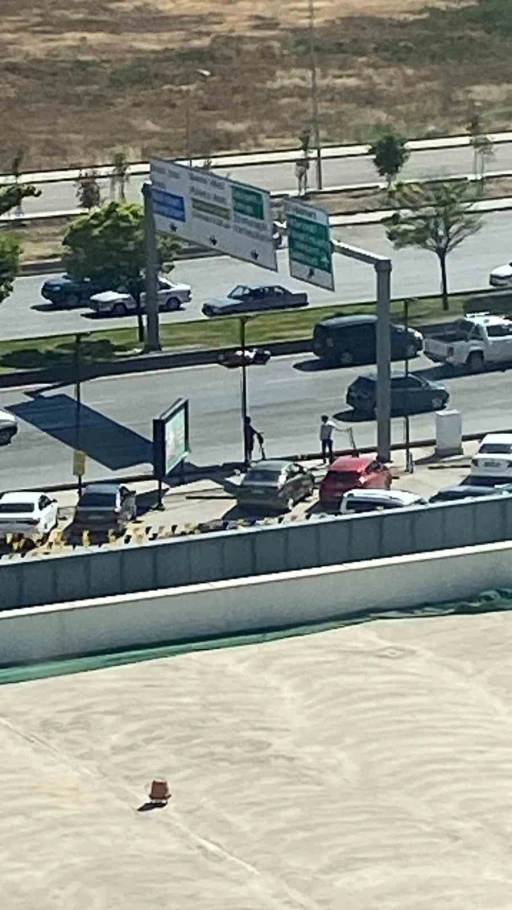 Ankara’da yolun karşısına geçmek isteyen yayaya araba çarptı

