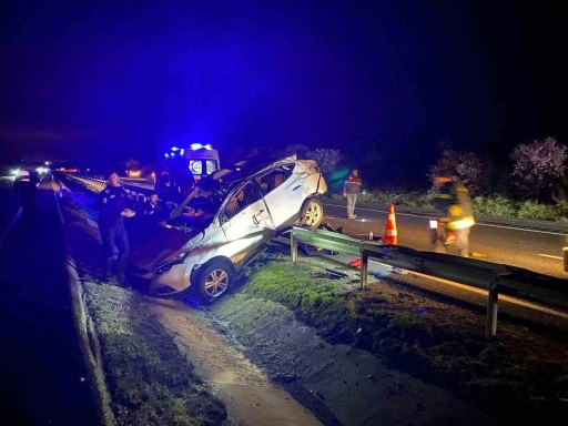Ankara-Eskişehir Yolu &uuml;zerinde kaza: 2 &ouml;l&uuml;, 4 yaralı
