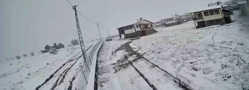 Ankara&rsquo;nın y&uuml;ksek kesimlerine kar yağdı
