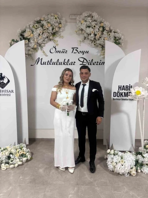 Anlamlı tarihte mutluluğa &rsquo;evet&rsquo; dediler

