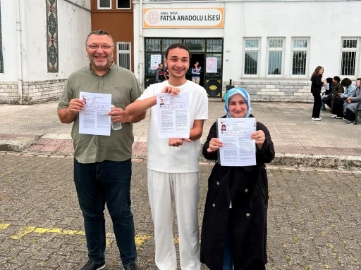 Anne, baba ve oğul aynı okulda YKS heyecanı yaşadı
