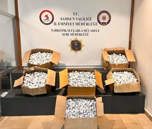 Anne-oğul 230 bin uyuşturucu hapla yakalandı
