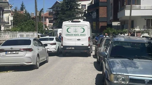 Anne ve babasını &ouml;ld&uuml;ren zanlı parkta eli kanlı bulunmuş
