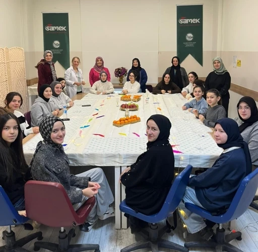 Anne ve &ccedil;ocuklar birlikte &uuml;retti
