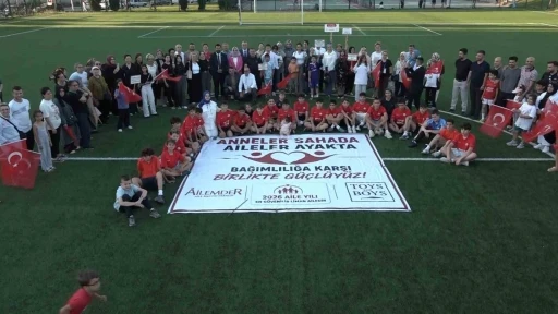 Anneler sahaya indi, bağımlılığa kırmızı kart g&ouml;sterdi
