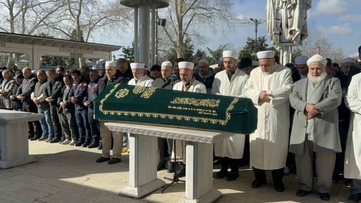 Annesinin cenazesinde ağabeyi tarafından &ouml;ld&uuml;r&uuml;len kardeş son yolculuğuna uğurlandı
