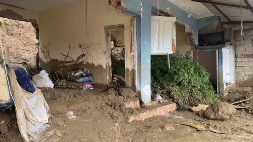 Annesinin g&uuml;venli diye g&ouml;nderdiği ev, duvarın &ccedil;&ouml;kmesiyle 15 yaşındaki &ccedil;ocuğa mezar oldu
