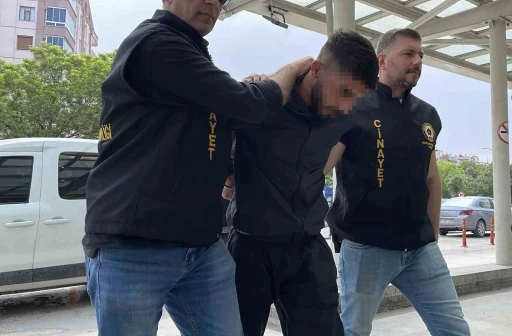 Annesinin sevgilisini &ouml;ld&uuml;r&uuml;p ka&ccedil;an zanlı yakalandı
