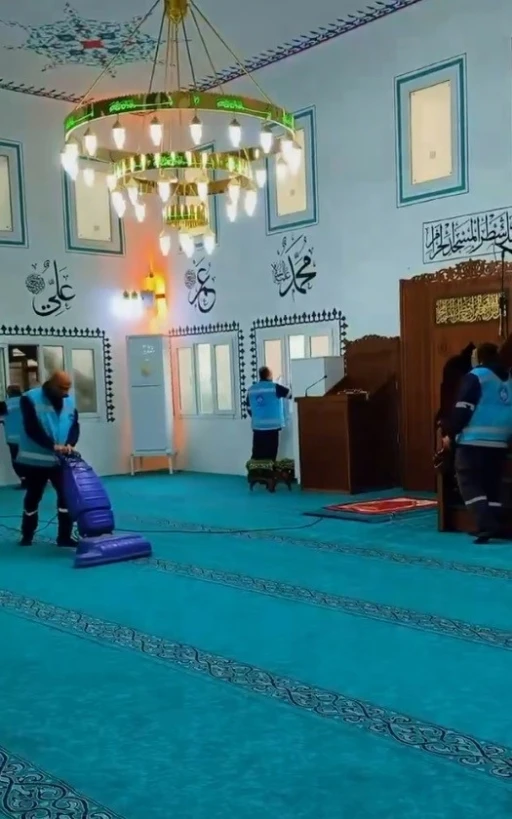 Antakya&rsquo;da ibadethane temizliği &ccedil;alışmaları s&uuml;r&uuml;yor
