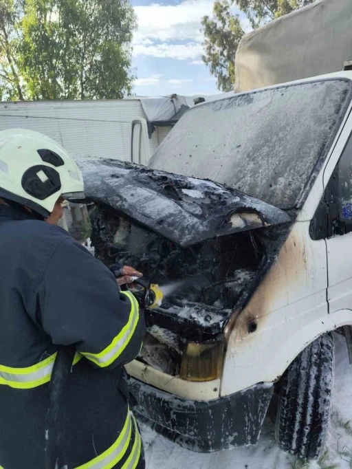 Antakya&rsquo;da kamyonet yangını
