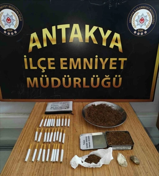 Antakya’da konteyner kentte durdurulan şahsın üzerinden uyuşturucu çıktı
