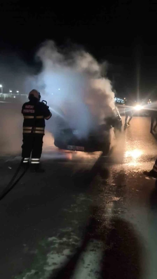 Antakya’da otomobil yandı
