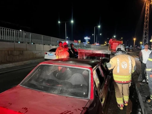 Antakya&rsquo;da otomobil yangını
