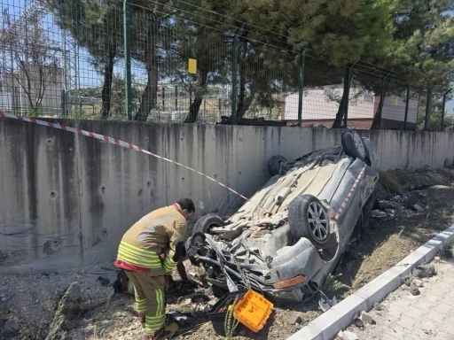 Antakya&rsquo;da takla atan aracın s&uuml;r&uuml;c&uuml;s&uuml; yaralandı
