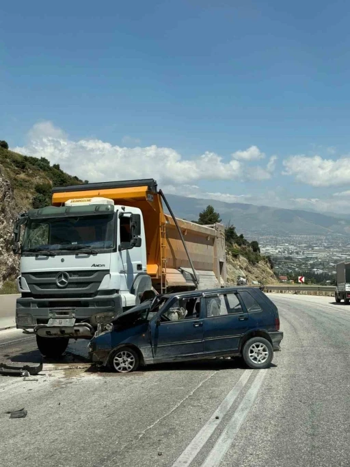 Antakya&rsquo;da trafik kazası: 2 yaralı

