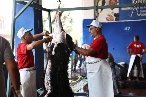 Antalya Büyükşehir Belediyesi’nden hijyenik ortamda ücretsiz kurban kesim hizmeti
