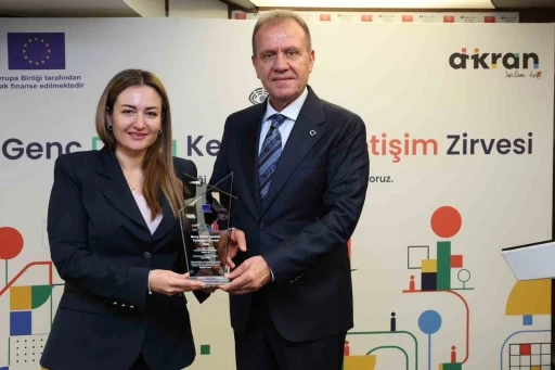 Antalya B&uuml;y&uuml;kşehir&rsquo;in gen&ccedil;lik odaklı &ccedil;alışmalarına &ouml;d&uuml;l

