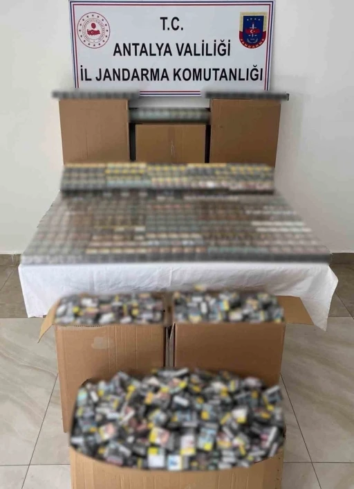 Antalya&rsquo;da 1 milyon lira değerinde ka&ccedil;ak sigara ele ge&ccedil;irildi
