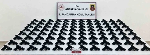 Antalya&rsquo;da 100 adet ruhsatsız tabanca ele ge&ccedil;irildi
