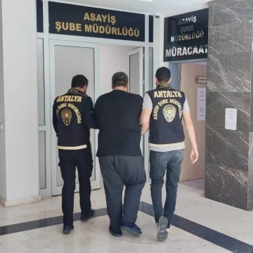 Antalya’da 15 yıl hapisle 11 yıldır aranan firari yakalandı
