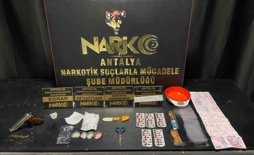 Antalya’da 150 polis ve 4 narkotik köpeği ile eş zamanlı uyuşturucu operasyonu: 12 gözaltı

