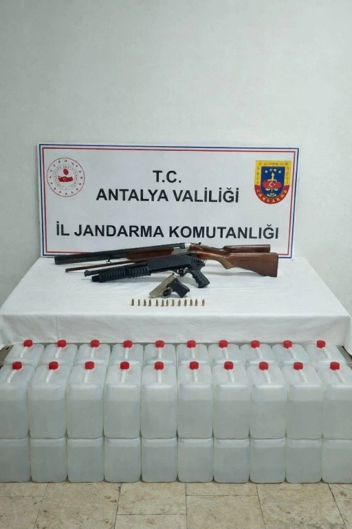 Antalya&rsquo;da 160 litre etil alkol, tabanca ve pompalı t&uuml;fek ele ge&ccedil;irildi
