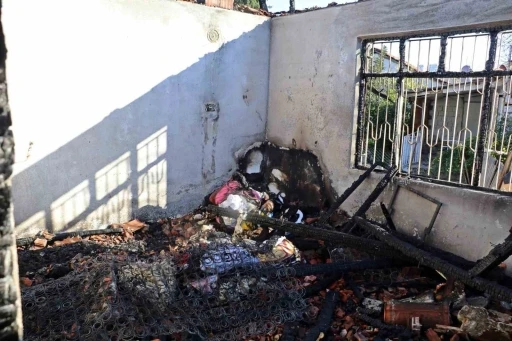Antalya&rsquo;da 2 kişinin &ouml;l&uuml;m&uuml;ne neden yangında perdelerin tutuşturulduğu iddiası
