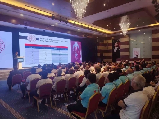 Antalya’da 300 turizm şoförüne yol güvenliği eğitimi verildi
