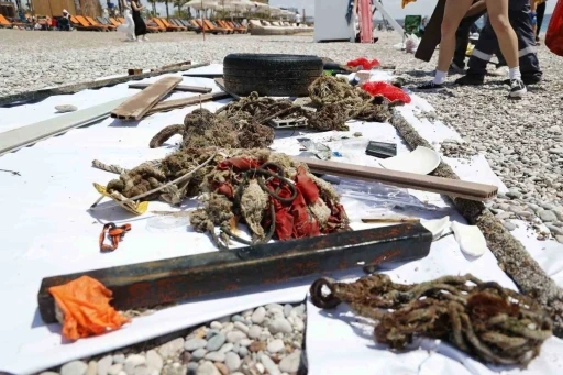Antalya&rsquo;da 4 etaptan oluşan deniz dibi temizliğinde yaklaşık 20 ton atık &ccedil;ıkartıldı
