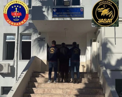 Antalya&rsquo;da 40 yıl hapis cezası bulunan firari yakalandı
