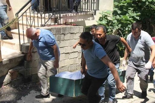 Antalya&rsquo;da 41 yaşındaki adam evinin bah&ccedil;esinde &ouml;l&uuml; bulundu
