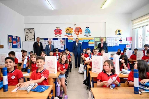 Antalya&rsquo;da 484 bin 576 &ouml;ğrenci karne heyecanı yaşadı
