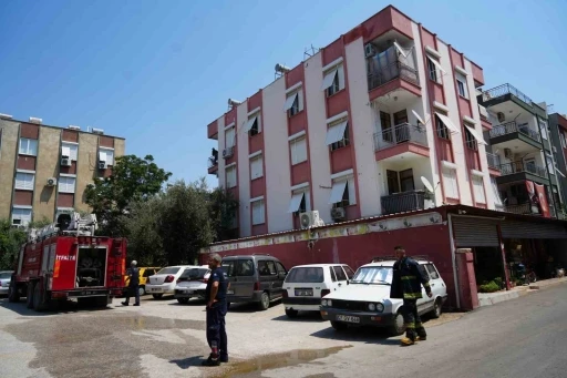 Antalya’da apartman dairesinde yangın korkuttu
