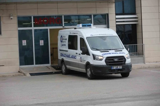 Antalya&rsquo;da bı&ccedil;aklanarak &ouml;ld&uuml;r&uuml;len anne ve kızının cenazeleri Ankara&rsquo;ya g&ouml;t&uuml;r&uuml;ld&uuml;
