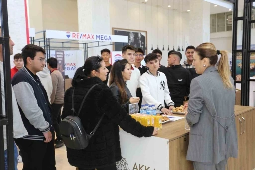 Antalya’da binlerce kişi Kepez’in kariyer günlerinde buluştu
