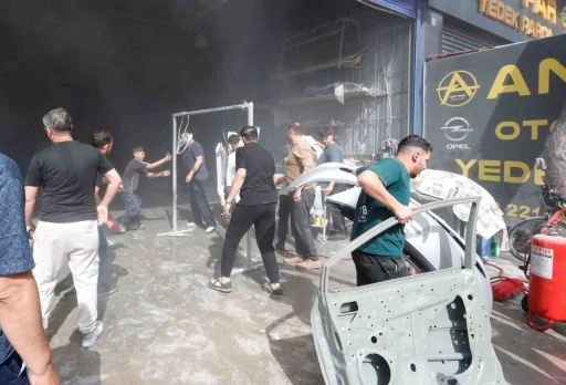 Antalya’da boya atölyesinde çıkan yangında 12 kişi dumandan etkilendi
