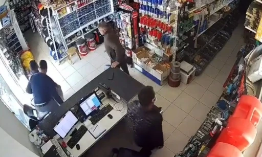 Antalya&rsquo;da depremi fark edince sokağa fırladılar
