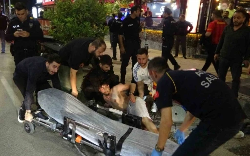Antalya&rsquo;da derbi galibiyetini kutlayan bir taraftar bı&ccedil;akla yaralandı
