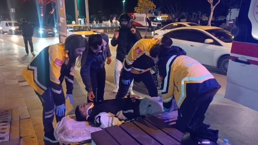 Antalya&rsquo;da devrilen motosikletin s&uuml;r&uuml;c&uuml;s&uuml; yaralandı
