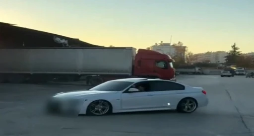 Antalya&rsquo;da drift yapan s&uuml;r&uuml;c&uuml;ye sosyal medya paylaşımı sonrası ceza
