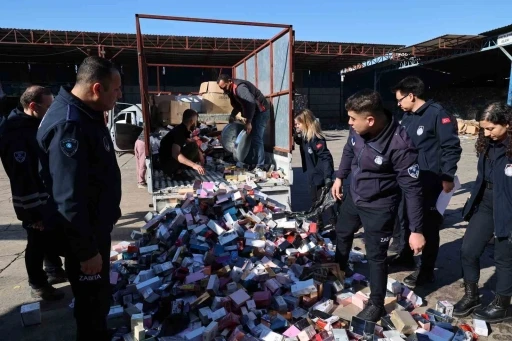 Antalya’da ele geçirilen 2 bin adet sahte parfüm imha edildi
