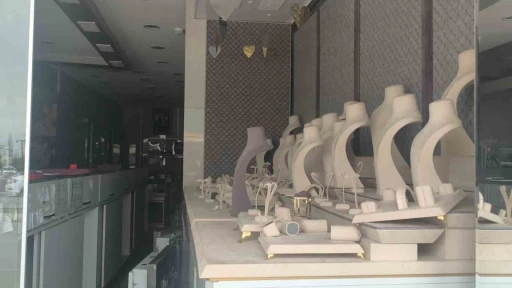 Antalya&rsquo;da &rsquo;emanet&rsquo; ve &lsquo;kar payı&rsquo; vaadiyle 50 milyon liralık dolandırıcılık iddiası
