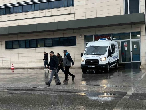 Antalya&rsquo;da evinde silahla vurulmuş halde &ouml;l&uuml; bulunan kişinin cenazesi teslim alındı
